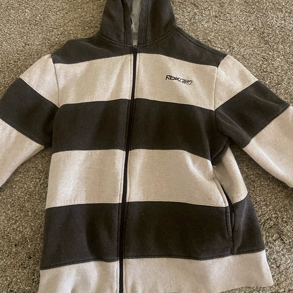 Size: Large - Picture 2 of 3